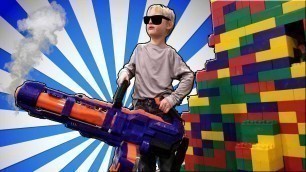 '2 Story LEGO FORT Nerf Battle - Parents vs Kids'