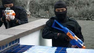 'Nerf War: Rich Kids Vs Thevies 1'