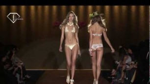'fashiontv | FTV.com - MILAN FW S/S 10- PIN UP STAR FASHION SHOW'