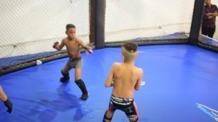 '[WOW] KIDS MMA FIGHTING! TAYSON vs BRYAN LEE'