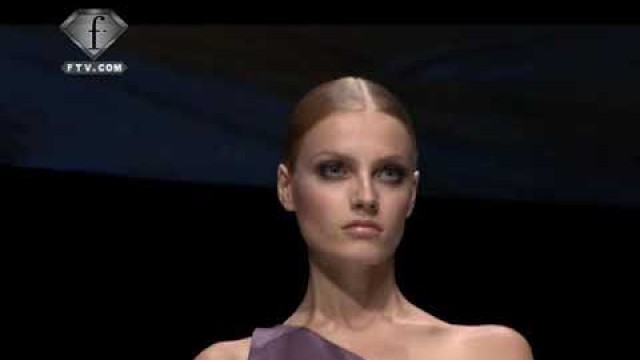 'fashiontv | FTV.com - VERSACE - Collezione donna primavera / estate 2009'