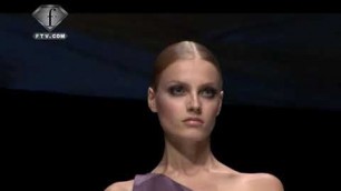 'fashiontv | FTV.com - VERSACE - Collezione donna primavera / estate 2009'