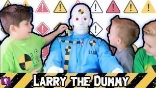 'The Dummy! Foam Box Fort +Test Out Toys with HobbyKidsTV'