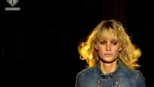 'fashiontv | FTV.com - MODELS KRISTY HINZE FEM 2003'