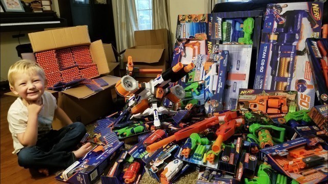 'Outdoor NERF WAR 20 vs 20!!! Unboxing 60 guns + 4000 rounds of ammo'