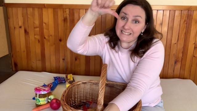 'Healthy and unhealthy food with Majka'