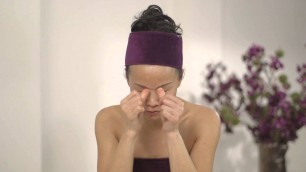 'Su-Man | How To Give Yourself a Facial'