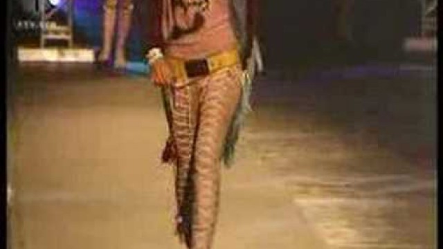 'fashiontv | FTV.com - TRITON FEM AH 2004/2005'