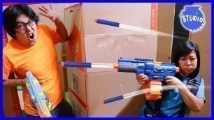 'Box Fort Maze Ultimate Nerf Battle Challenge ! Boys Vs. Girls'