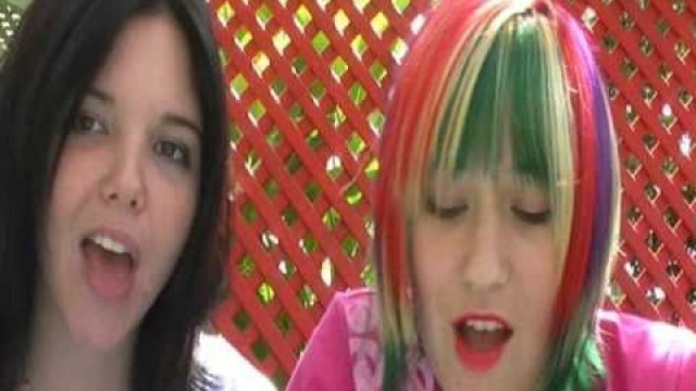 'The Dillocks - Singing We\'re the kids in America'