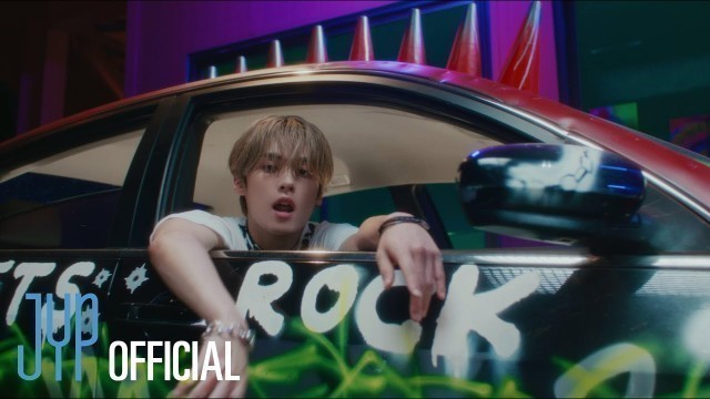 'Stray Kids \"SUPER BOARD\" Video'