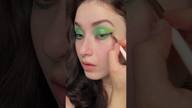 'Green Christmas Look
