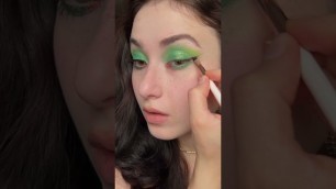 'Green Christmas Look 