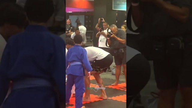 'Alex Pereira Teaches Jiu-Jitsu to Kids During UFC 283 Fight Week in Brazil #shorts'