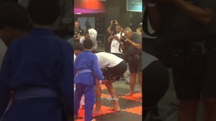 'Alex Pereira Teaches Jiu-Jitsu to Kids During UFC 283 Fight Week in Brazil #shorts'