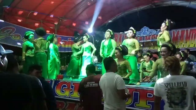 'NAMIN GROUP/ Lagu segala galanya naik dua lalaki...'