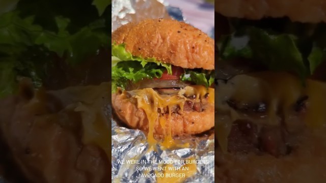 'North Shore Eats- Burgers by the Beach in Haleiwa #hawaii #foodie #food #foodvlog #foodlover #beach'