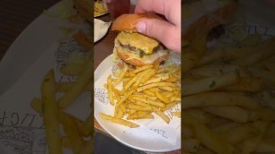 'BAR LUCA BURGER REVIEW 