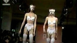 'fashiontv | FTV.com - MODA LINGERIE PARAH'