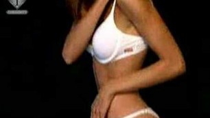 'fashiontv | FTV.com - BACKSTAGE TRIUMPH LINGERIE FEM PE 2003/2004'