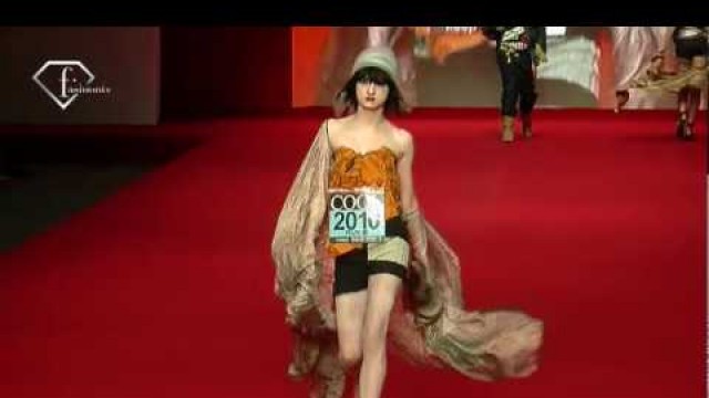 'fashiontv | FTV.com - Vivienne Westwood Anglimania Spring Summer 2010 HONG KONG'