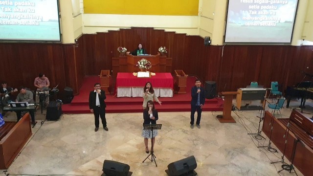 'Yesus Segala-galanya (KJ 396)'
