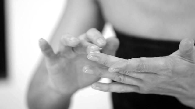 'How to Use: Su-Man Awakening Eye Uplift'