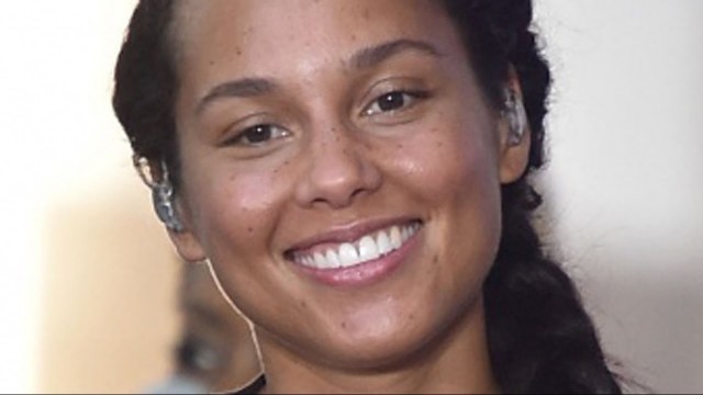 The Real Reason Alicia Keys Stopped Wearing Makeup