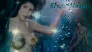 ** Alyssa Milano **