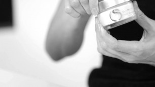'How to Use: Su-Man Velvet Skin Moisturising Cream'