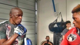 'Floyd Mayweather Sr. putting young fighter through an intense workout'