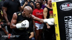 'MASTER AT WORK! FLOYD MAYWEATHER THROWING BODY SHOTS FOR MCGREGOR ON HEAVY BAG!'