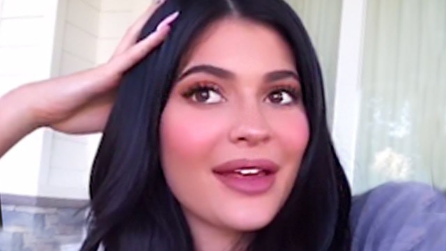 'Kylie Jenner Slammed By Fans Over New Birthday Makeup Collection'
