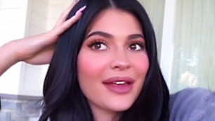 'Kylie Jenner Slammed By Fans Over New Birthday Makeup Collection'