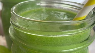 How to Make a Green Smoothie: At Home With Advocate