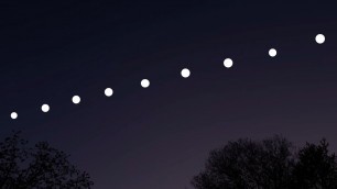 SpaceX STARLINK satellites train seen from earth - Strange lights in the sky -tracker
