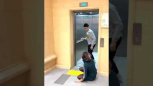 'American fitness girl elevator prank video funny reaction tiktk meme #short #shortvideo'