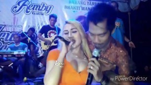 'DANGDUT HOT RITA RATU TAWON ♫GALA GALA ♫'