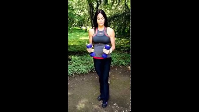 'Frauen Fitness Workout Training für sexy straffe Arme Teil 1 (Bizeps Hammer Curls) Bikini-Fit'