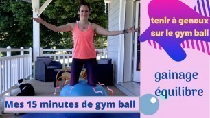'Gainage et équilibre : comment tenir à genoux sur un gym ball'