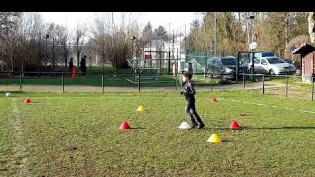 'WAEL ÉCHAUFFEMENT AVEC BALLON'