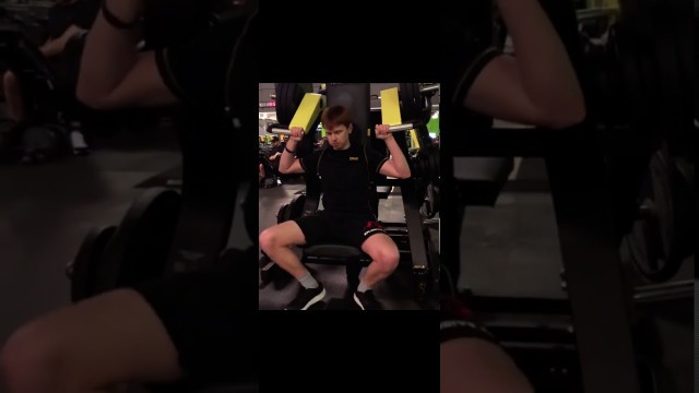 '120kg shoulder press machine PR at 70kg bodyweight. INSANE STRENGTH. #shorts'