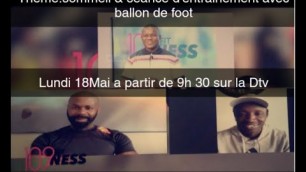 'Sommeil et séance d’entraînement avec ballon de foot'
