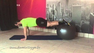 'Gainage avec gym ball'