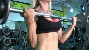 'Mature Female Muscle MILF gym workout to keep body sexy'