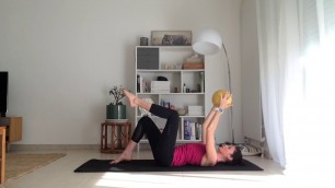 'Pilates avec soft ball ou ballon paille : engagement des muscles profonds'
