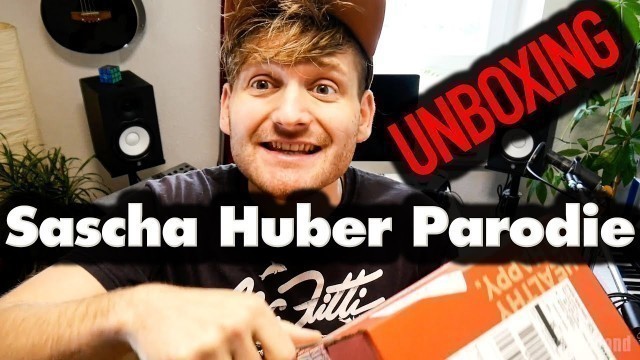 'Unboxing mit Sascha Huber | Parodie #saschahuber #parodie #fitness'