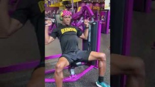 'Upper Body Workout At Planet Fitness (Pre-COVID) | Shoulder Machine #Shorts'