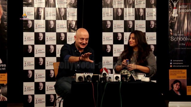 'Vidya Balan Visits Anupam Kher\'s Acting School To Motivate Students.'