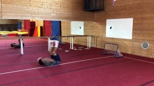 'Compétence B- roulade avant écart avec ballon'